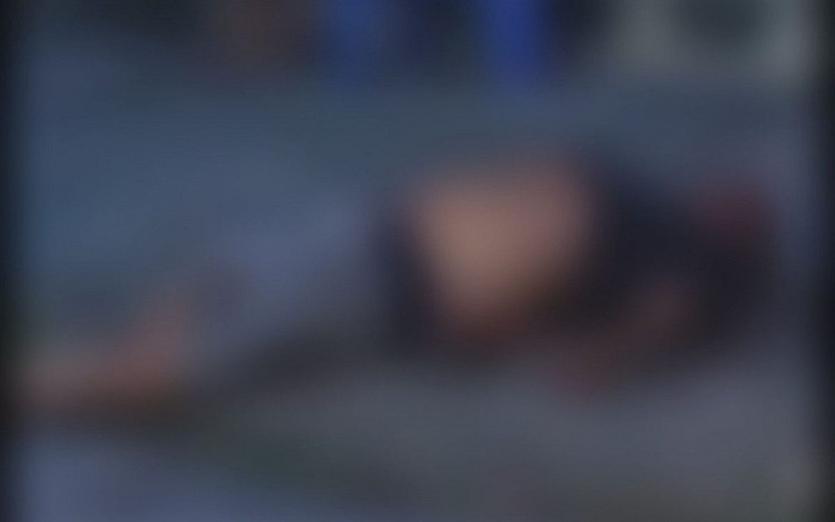 Homem estava na cal&ccedil;ada quando foi morto a tiros em Realengo