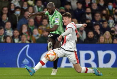 Na urgência por lateral-esquerdo, Real Madrid contrata jovem do Rayo Vallecano