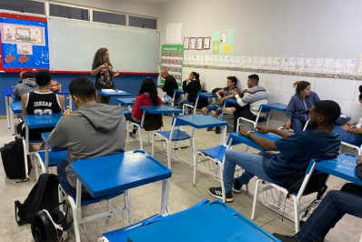 Alunos da Educação de Jovens e Adultos têm aprendizado avaliado em unidades de seis distritos