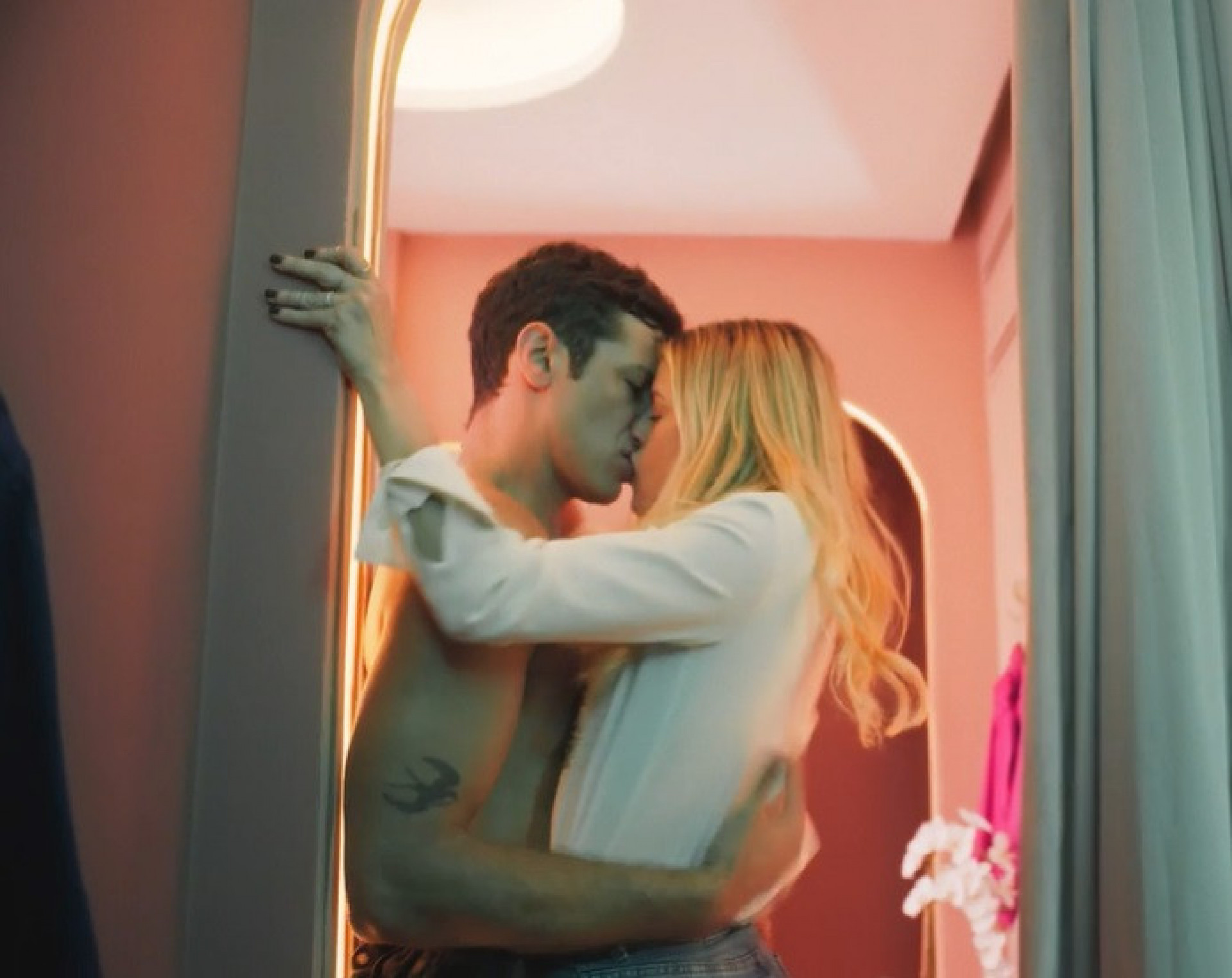 Agatha Moreira e Leandro Lima protagonizam cena de sexo em 'Terra e Paixão' - Reprodução de vídeo / TV Globo