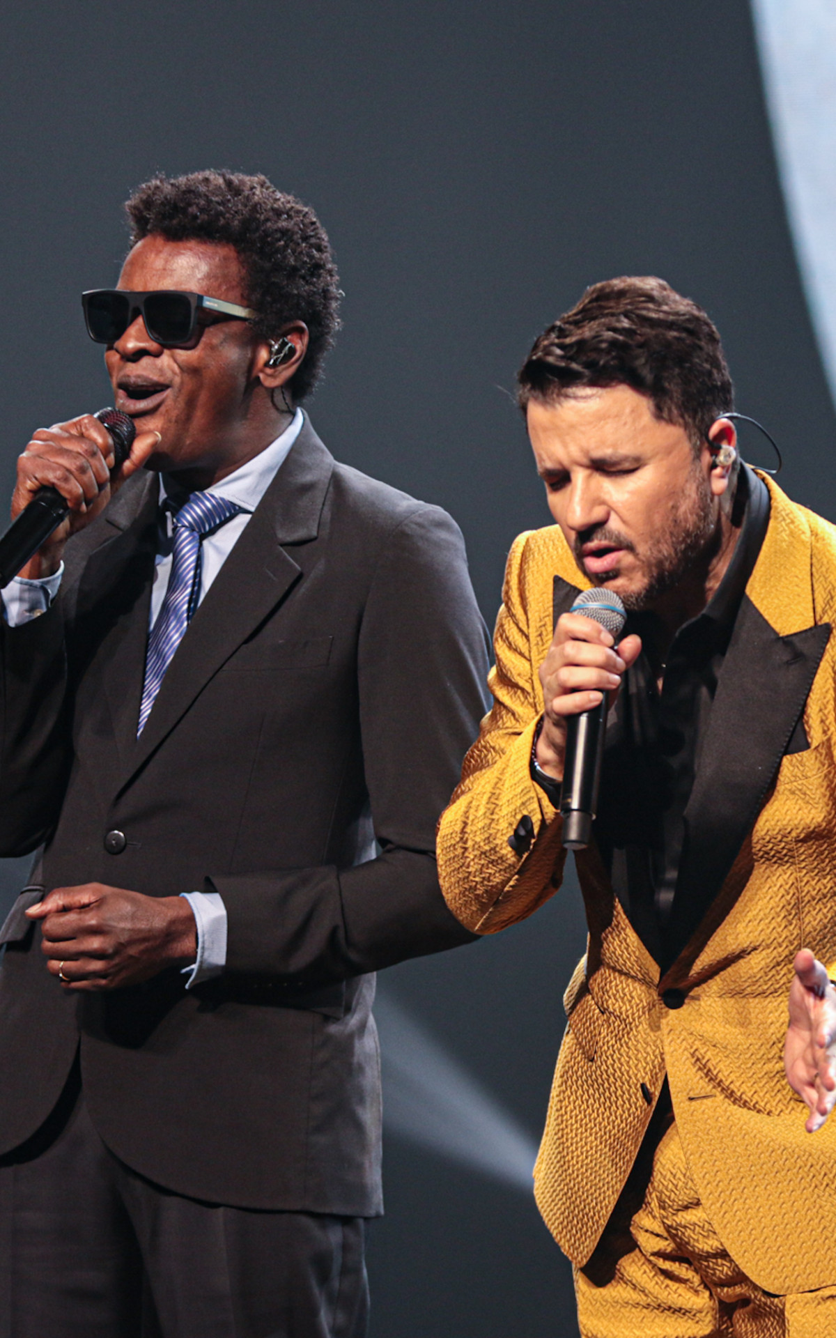 Seu Jorge participa de show de Mauricio Manieri