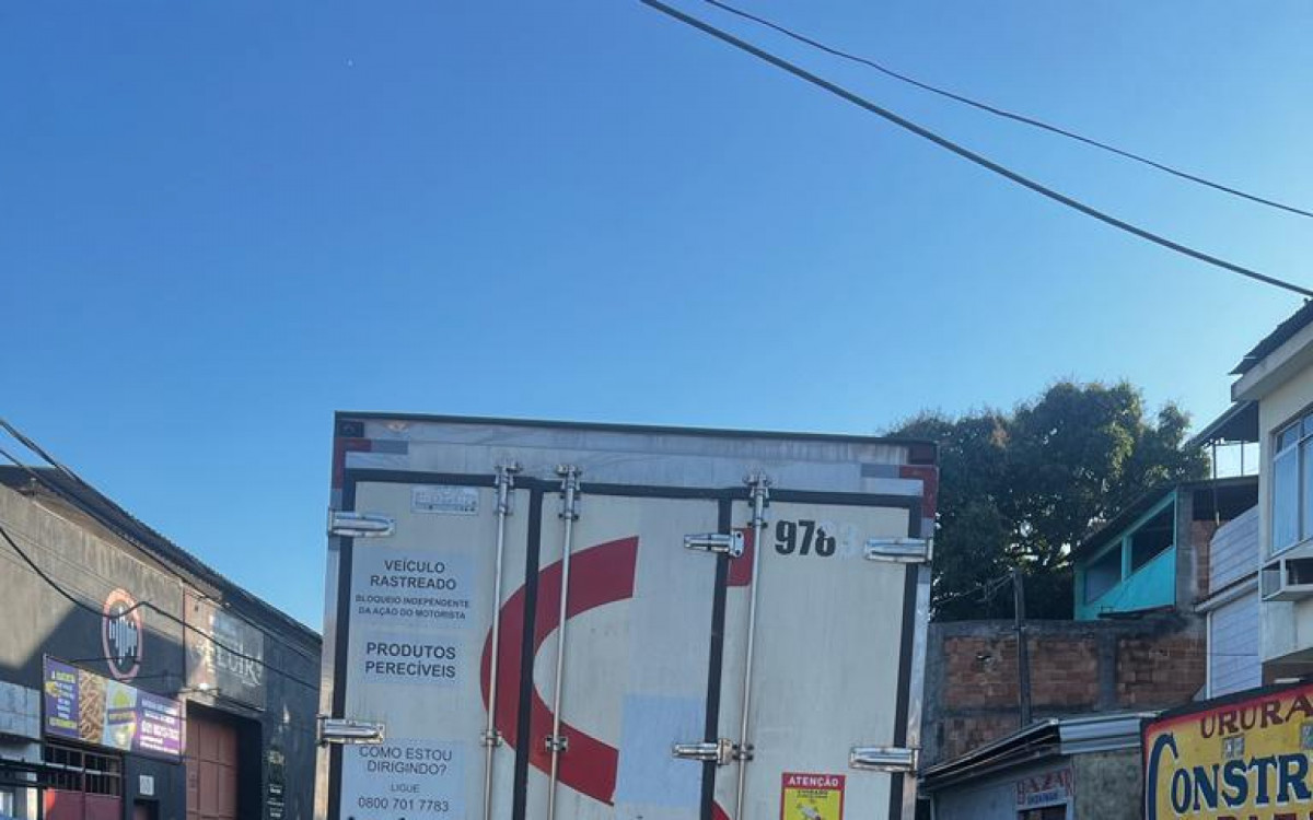 Equipe da PM interceptou roubo de caminhão em Coelho Neto, Zona Norte do Rio