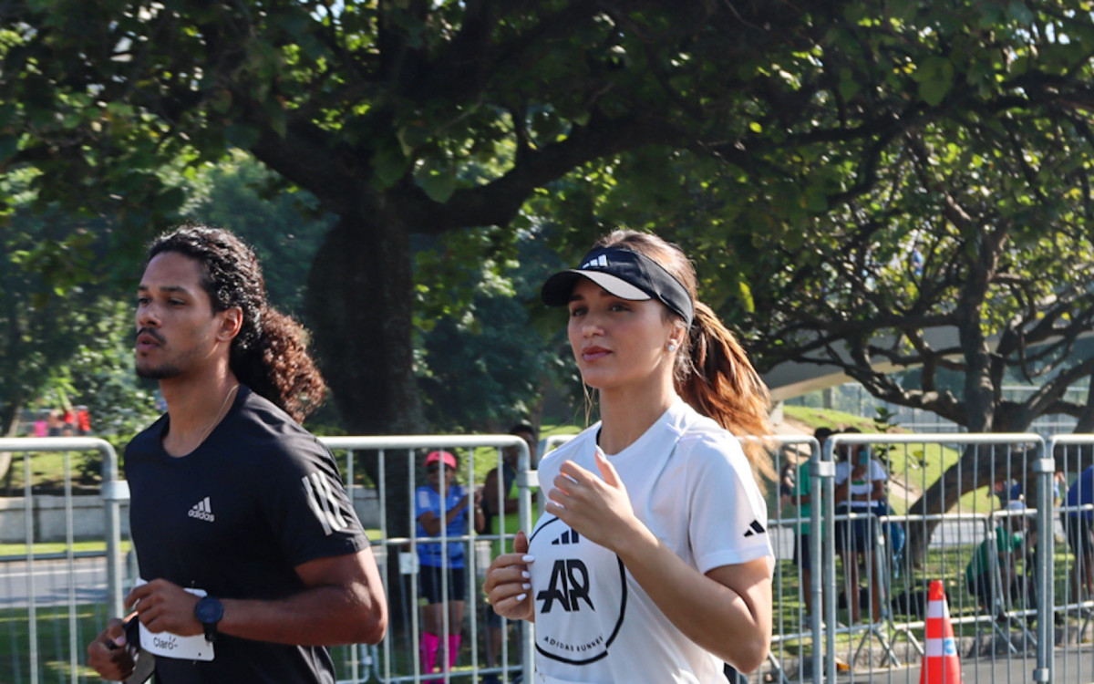 Rafa Kalimann participa da Maratona do Rio 
