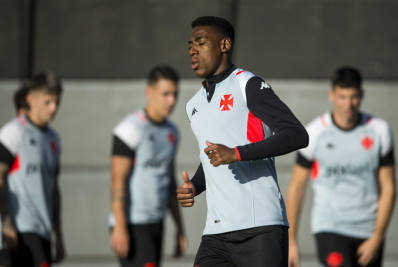 Léo recebe proposta e pode deixar o Vasco em 2025