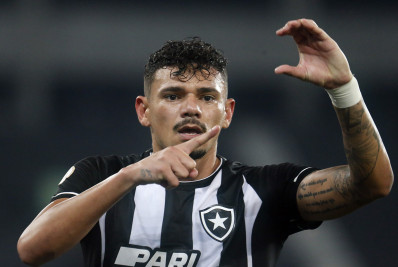 Tiquinho brinca com ‘anúncio’ do filho sobre volta ao time do Botafogo: ‘Dei dura’