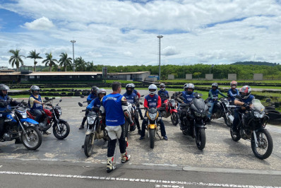 Volta Redonda capacita 46 motociclistas no curso gratuito de pilotagem segura