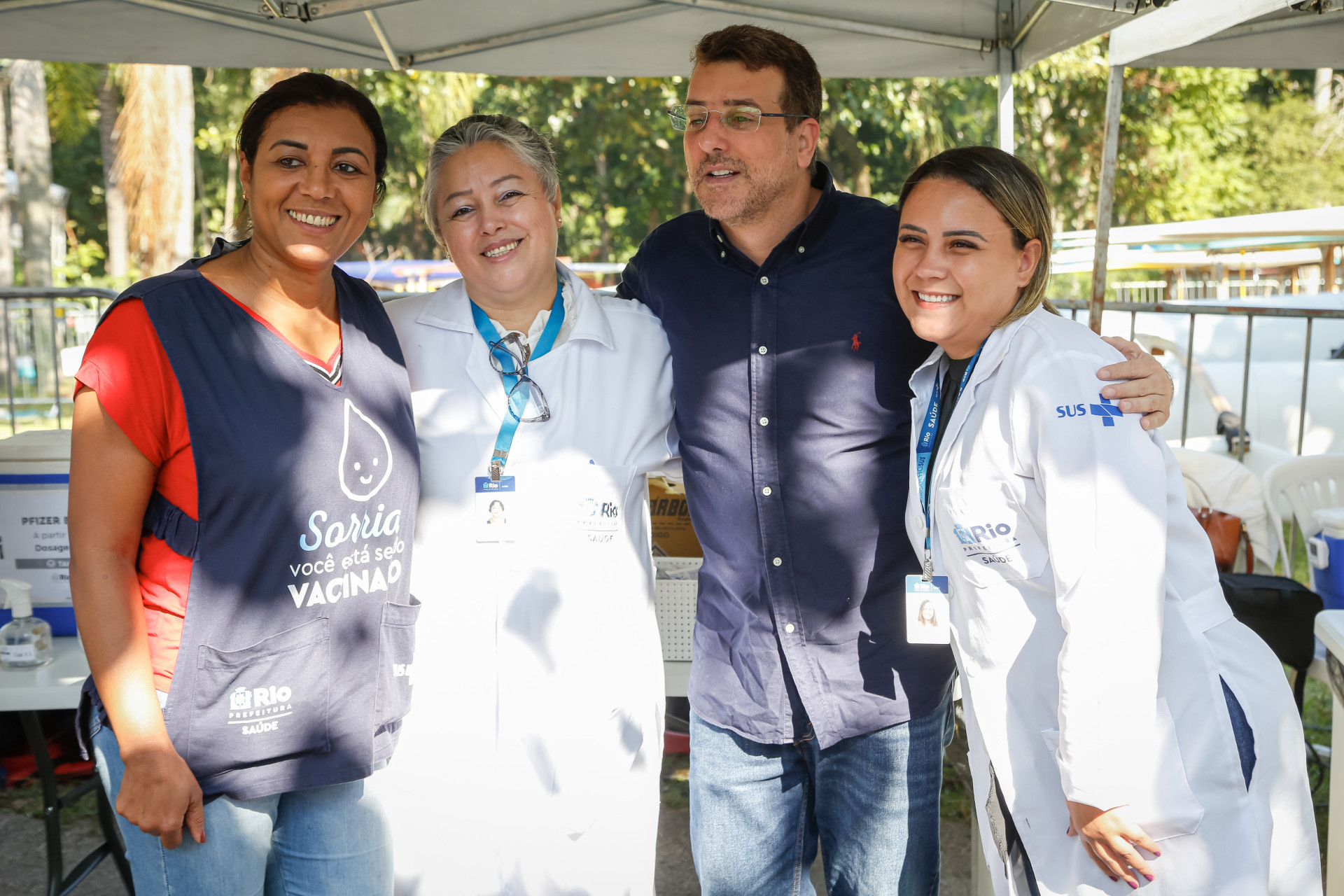 Daniel Soranz esteve no posto de vacina&ccedil;&atilde;o na Marina da Gl&oacute;ria, na linha de chegada da Maratona do Rio - Edu Kapps / SMS
