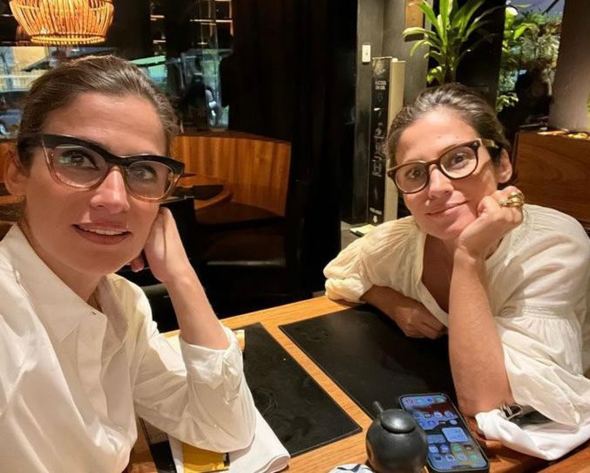 Renata Vasconcellos comemora o aniversário ao lado de Lanza Manzza, sua irmã gêmea - Reprodução / Instagram