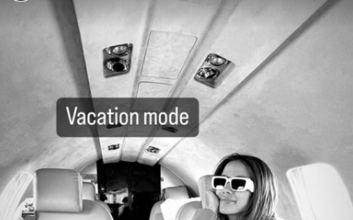 Anitta ativa 'modo férias'