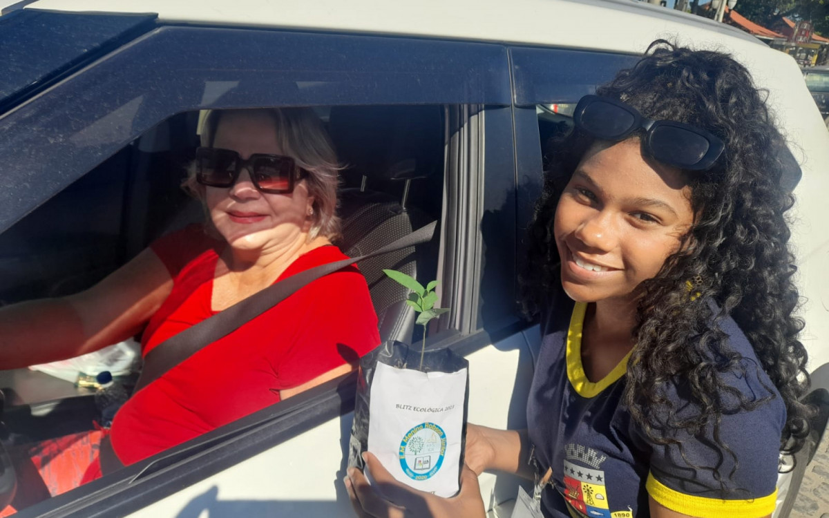 Blitz ecol&oacute;gica no Centro de Araruama