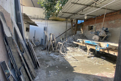 Policiais do Comando de Polícia Ambiental fiscalizam marmoraria irregular em Nilópolis