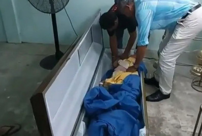 Idosa acorda dentro de caixão durante o próprio velório no Equador