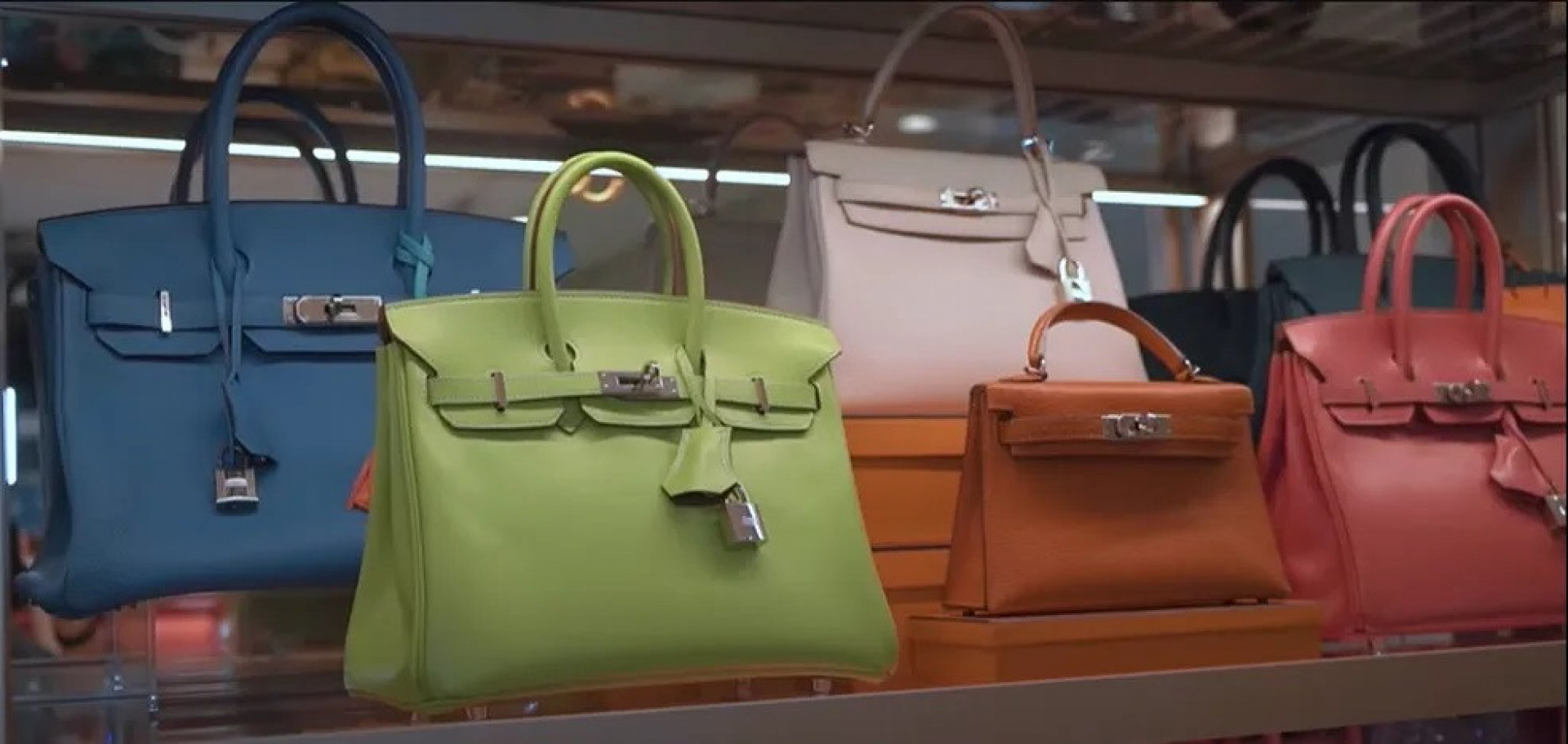 Flavia Pavanelli impressiona ao mostrar closet luxuoso - Reprodução / YouTube