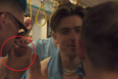 Ederson é flagrado usando suposta substância polêmica após título do City; assista