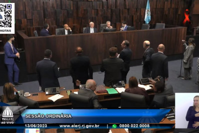 Medalha Tiradentes a ONG de defesa dos direitos LGBTQIA+ causa polêmica