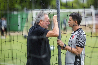 Abel chama Barbieri de 'incrível' e se mostra confiante em recuperação do Vasco: 'Não estou apavorado'