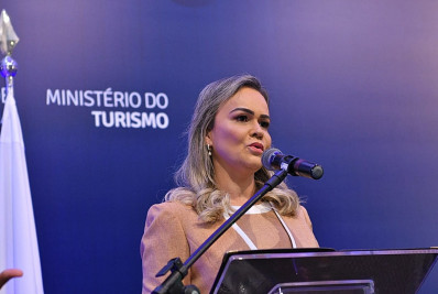 Lula fecha acordo com ministra e define troca no Turismo