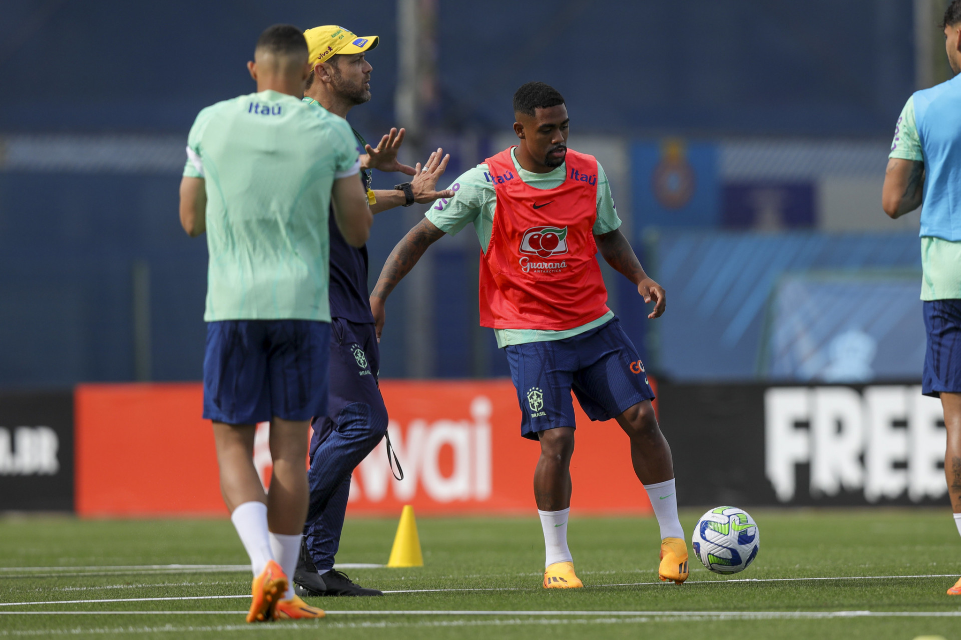 Malcom, do Zenit, durante treino da seleção brasileira - Foto: Joilson Marconne/CBF