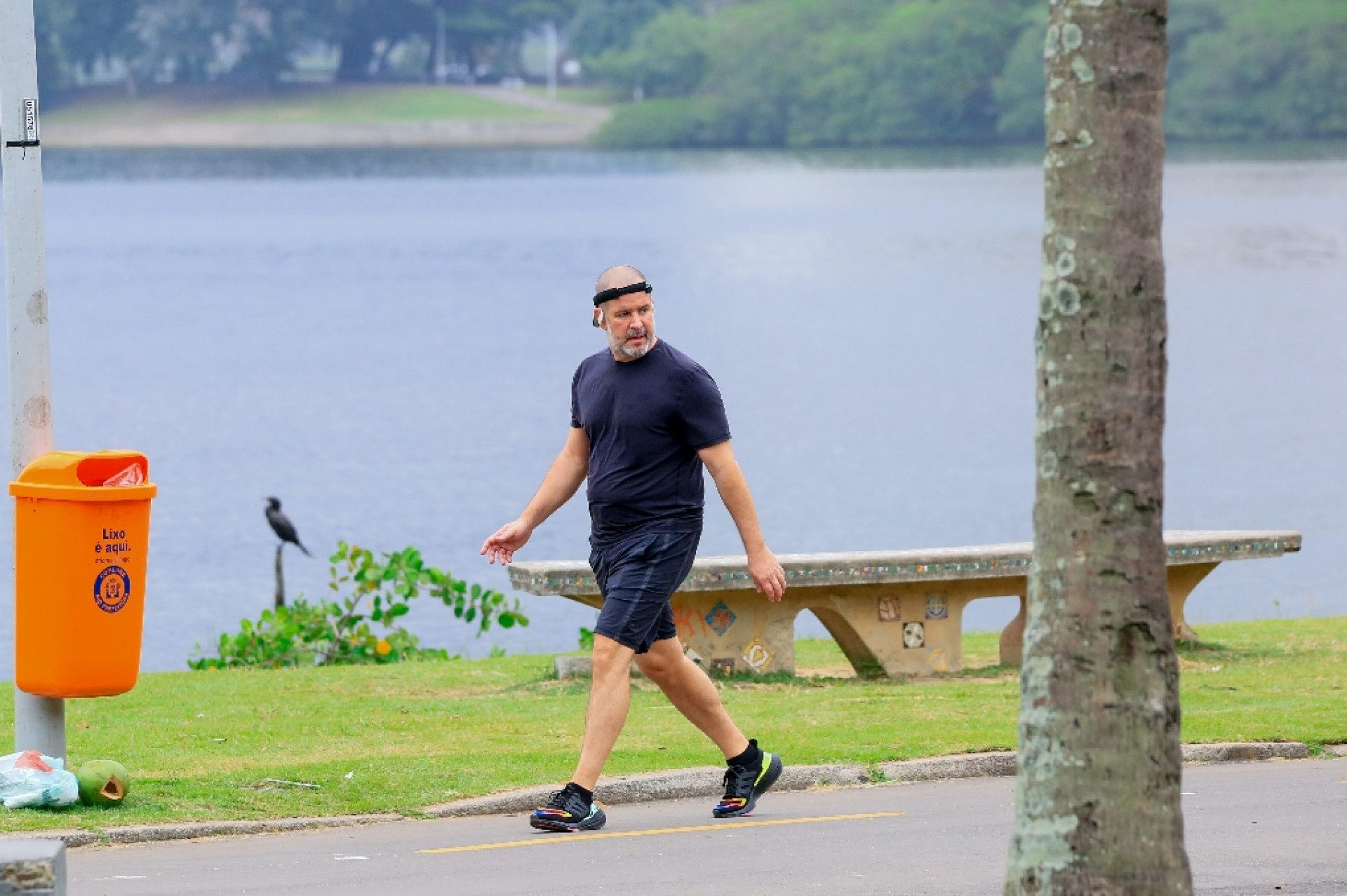 Murilo Benício pratica caminhada na Lagoa Rodrigo de Freitas, na Zona Sul do Rio - JC Pereira/ Agnews