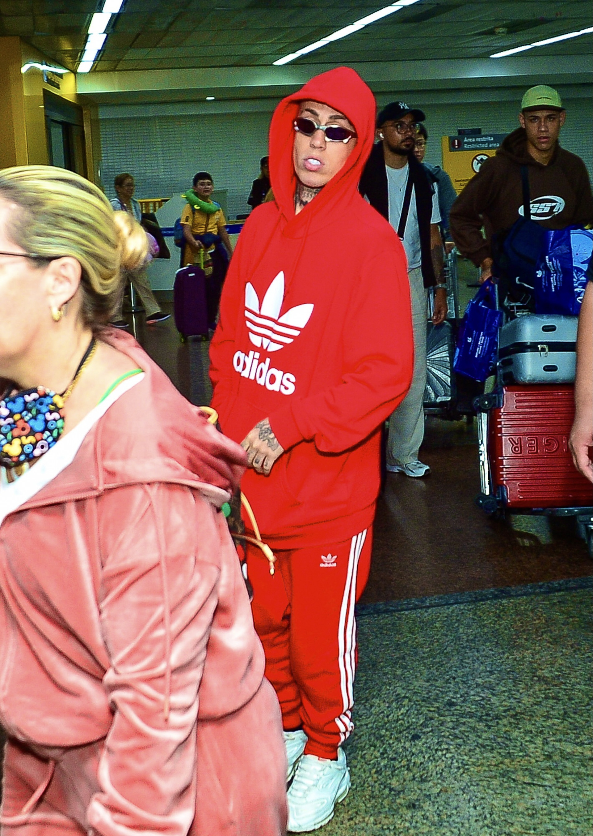 MC Daniel desembarca em aeroporto de São Paulo - Eduardo Martins / Agnews 