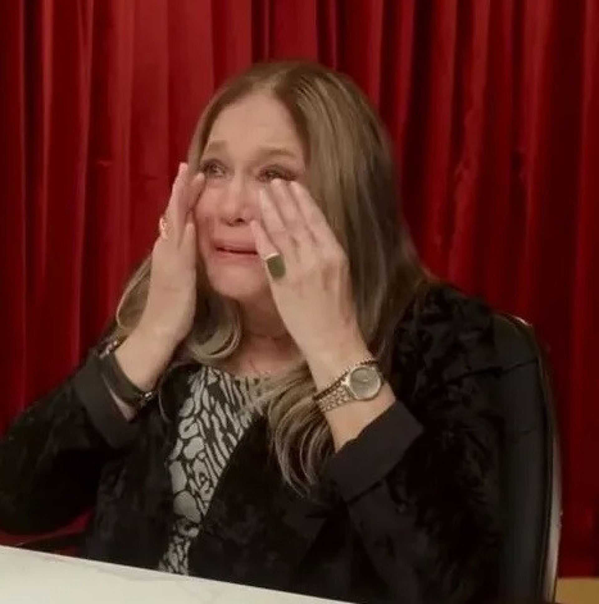 Susana Vieira chora durante podcast - Reprodução de vídeo