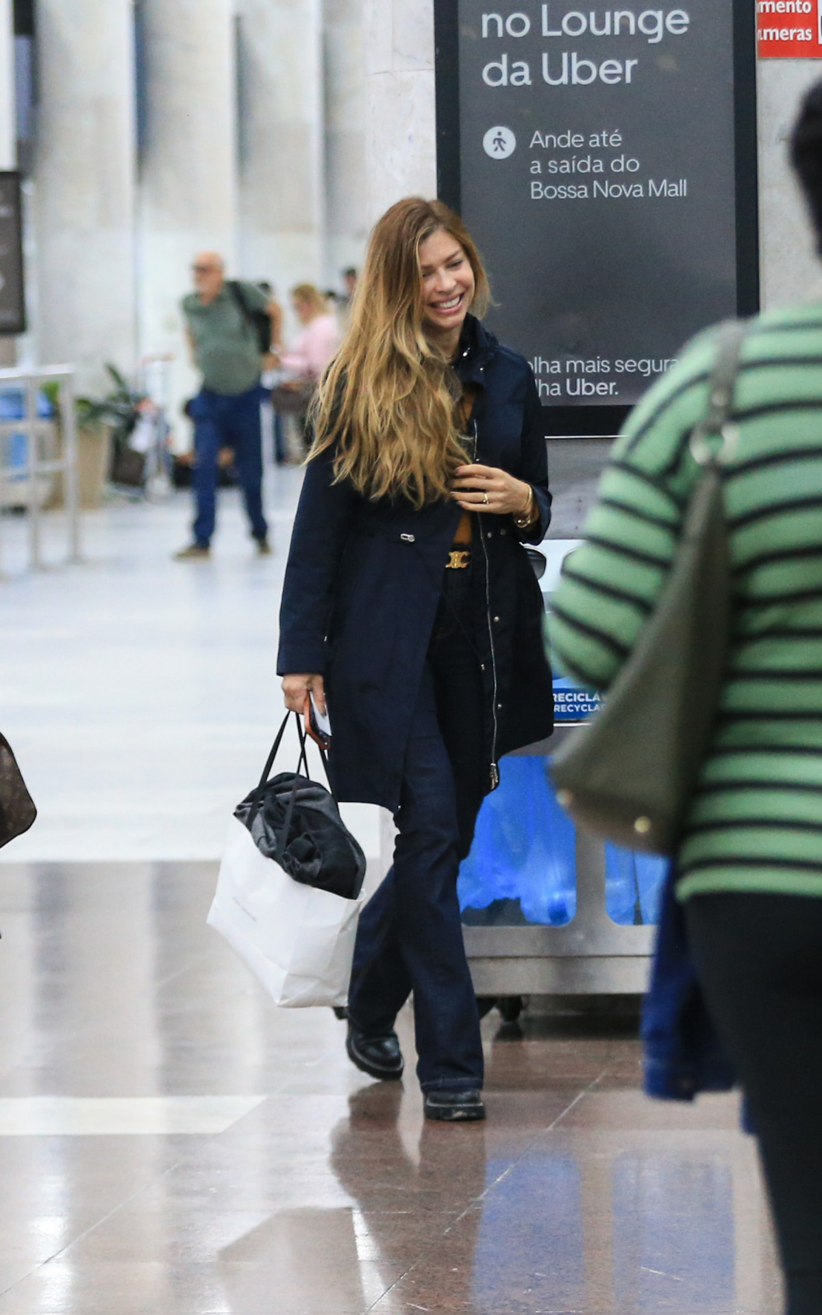Grazi Massafera desembarcou no aeroporto Santos Dumont 