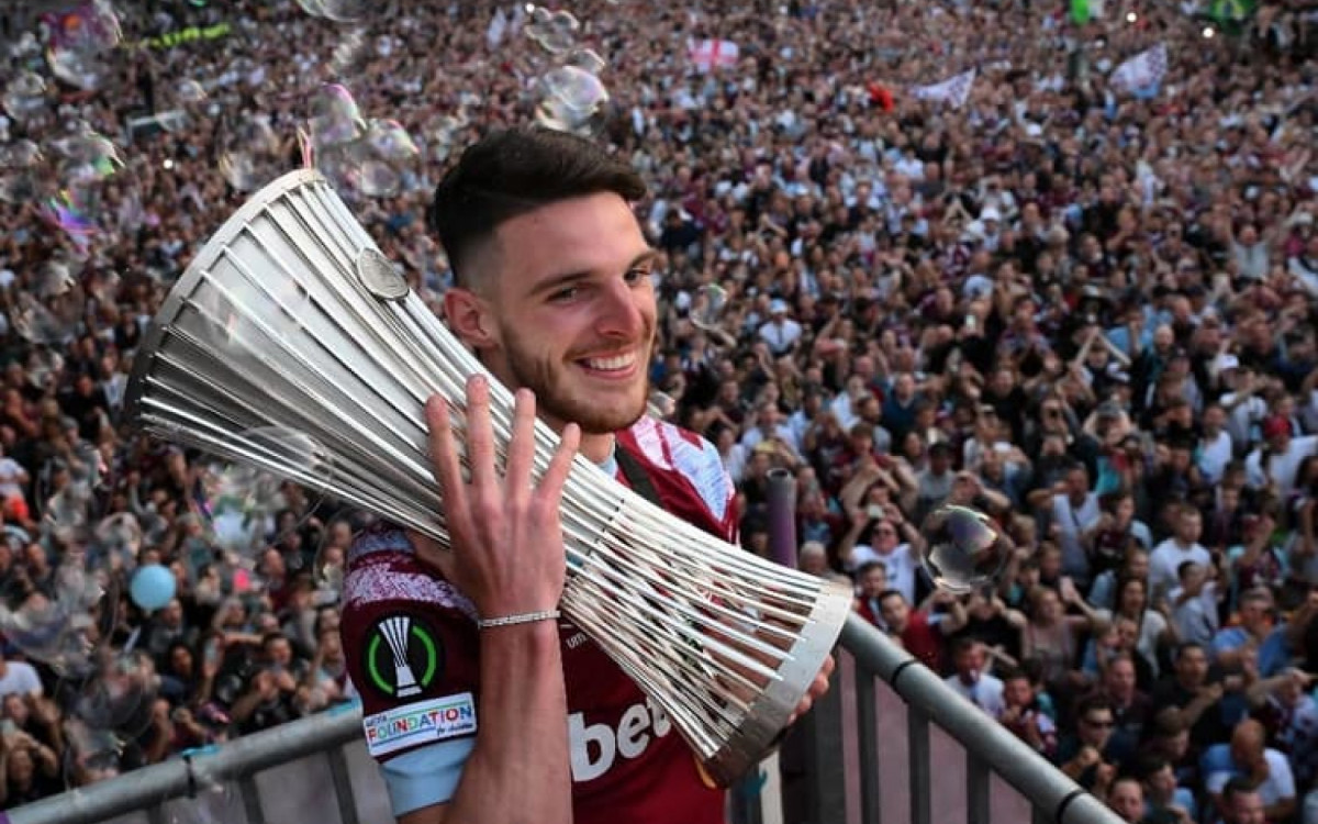 Declan Rice foi campe&atilde;o da Conference League pelo West Ham em 2022/23