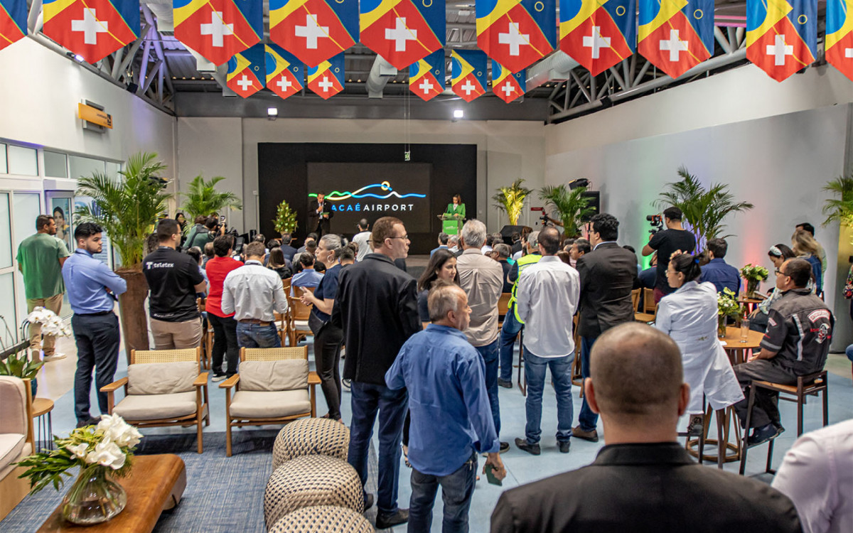 Lan&ccedil;amento das osbras da pista do aeroporto de Maca&eacute; 