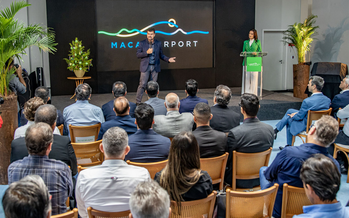 Lan&ccedil;amento das osbras da pista do aeroporto de Maca&eacute;