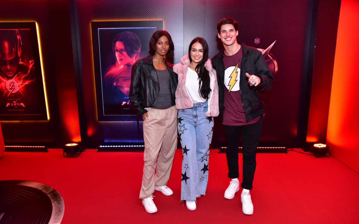 Tina Calamba, Larissa Santos e Gabriel Fop na pré-estreia de \'Flash\'