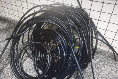 Dupla é presa com cabos de Internet furtados em Meriti