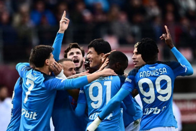 Bayern e Manchester United disputam a contratação de zagueiro do Napoli