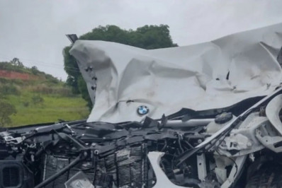 Em acidente de trânsito, carro de atacante do Bahia se choca com cavalo
