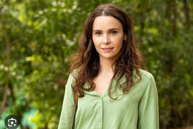 Debora Falabella, que vive relacionamento abusivo em 'Terra e Paixão', se machuca durante gravação