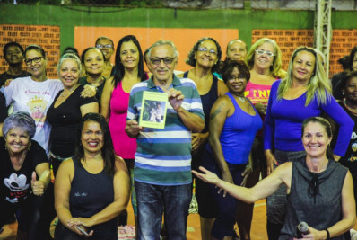 Escritor se inspira a escrever sua biografia nas aulas do Projeto Arte Faz Parte em Nilópolis