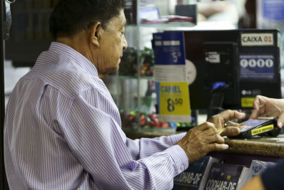 Grupo interministerial combate violência financeira contra idosos