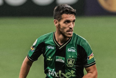 Botafogo monitora situação de volante do América-MG e pode fazer investida