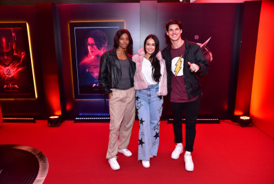 Ex-BBBs se divertem na pré-estreia do filme 'Flash'