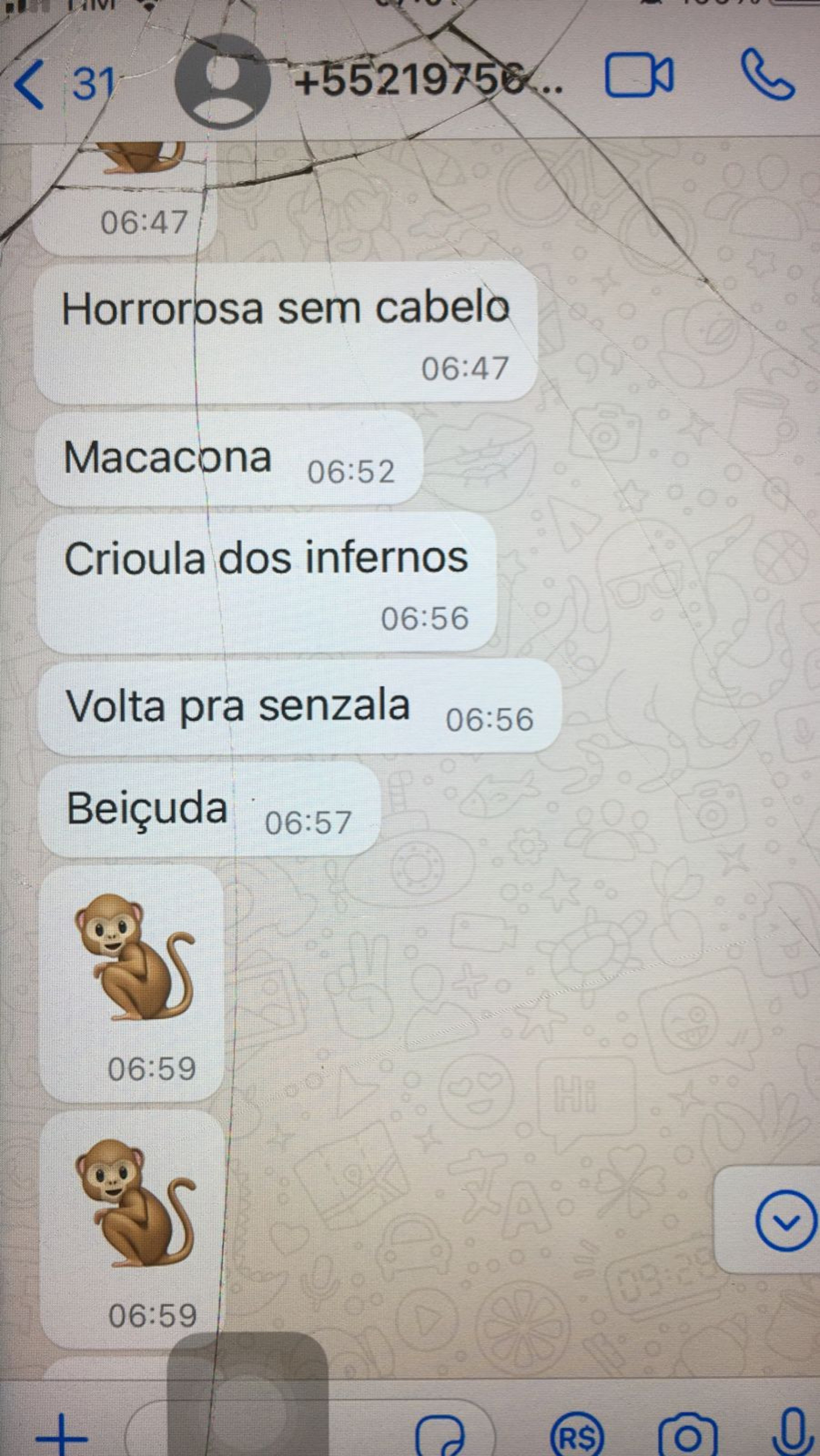 Durante conversa com a vendedora, Amanda foi chamada de "crioula" e "macacona"