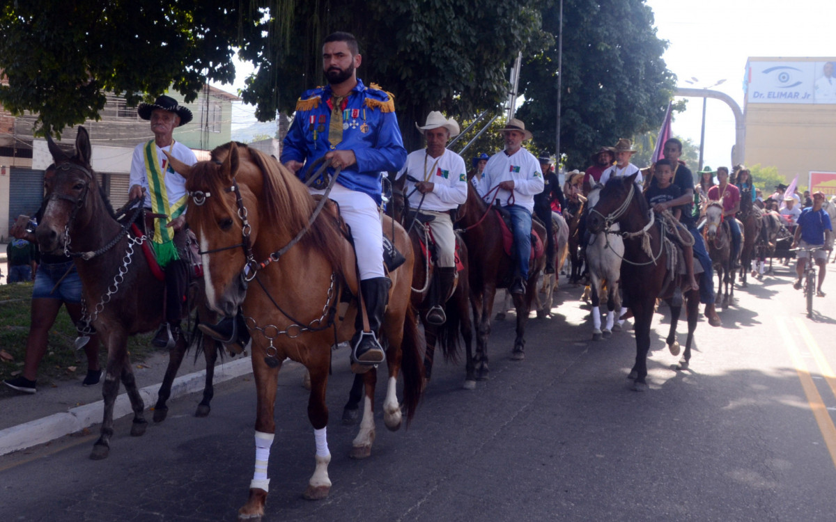 Mag&eacute; realiza 1&ordf; Cavalgada Municipal - Divulga&ccedil;&atilde;o