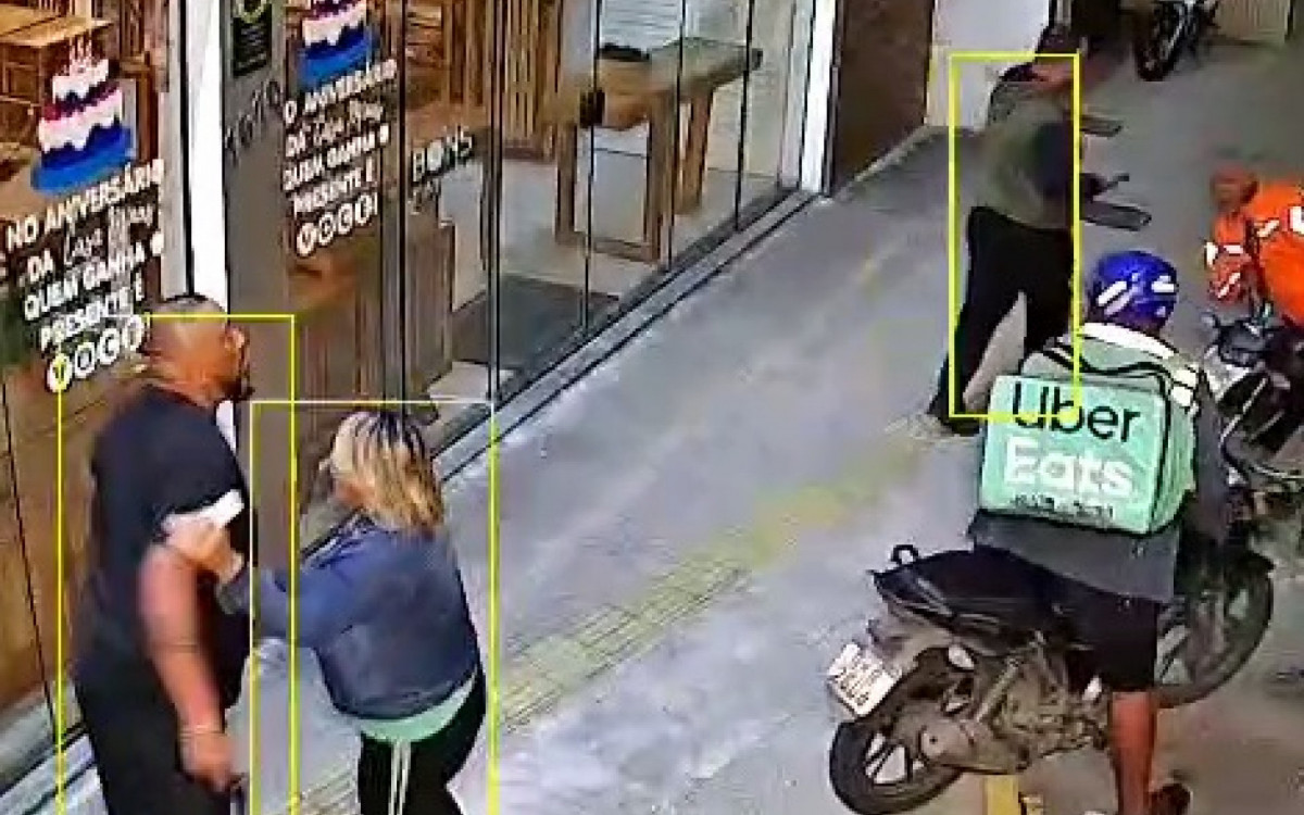 Adriana Sodré tentou impedir Rafael Silva dos Santos de atirar contra Leonardo Muniz Soares