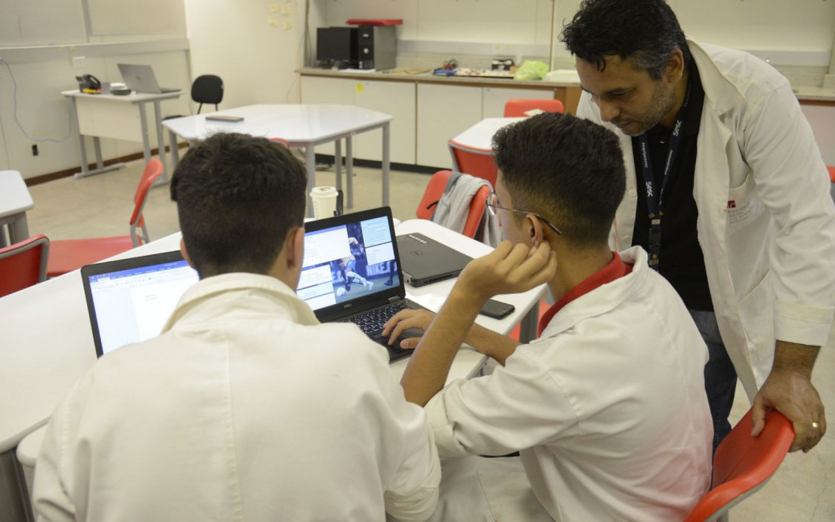 Mais de 70 milh&otilde;es de brasileiros n&atilde;o conclu&iacute;ram o Ensino M&eacute;dio