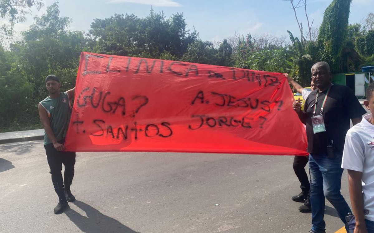 Torcedores do Fluminense fizeram protesto