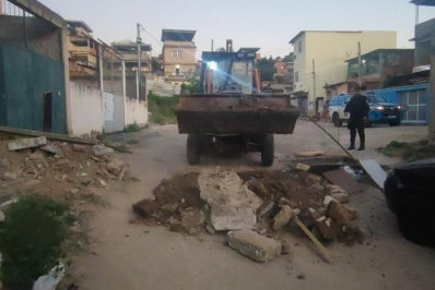 Policiais realizam ação para remover barricadas no Gogó de São João