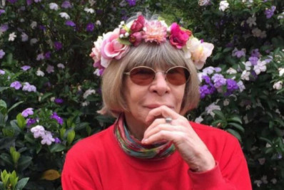 Programa Saia Justa batiza o sofá com o nome Rita Lee