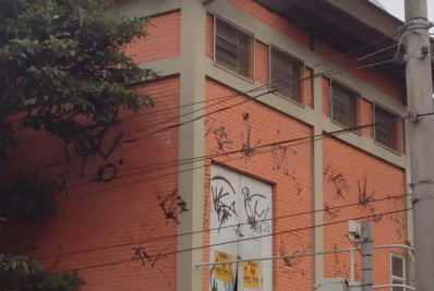 Homem é preso depois de arrombar contêiner da SuperVia para roubar cabos