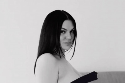 Jessie J exibe silhueta e reflete sobre maternidade real: 'Seu corpo foi lar'