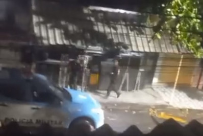 Policial militar é baleado por criminosos no Complexo do Alemão