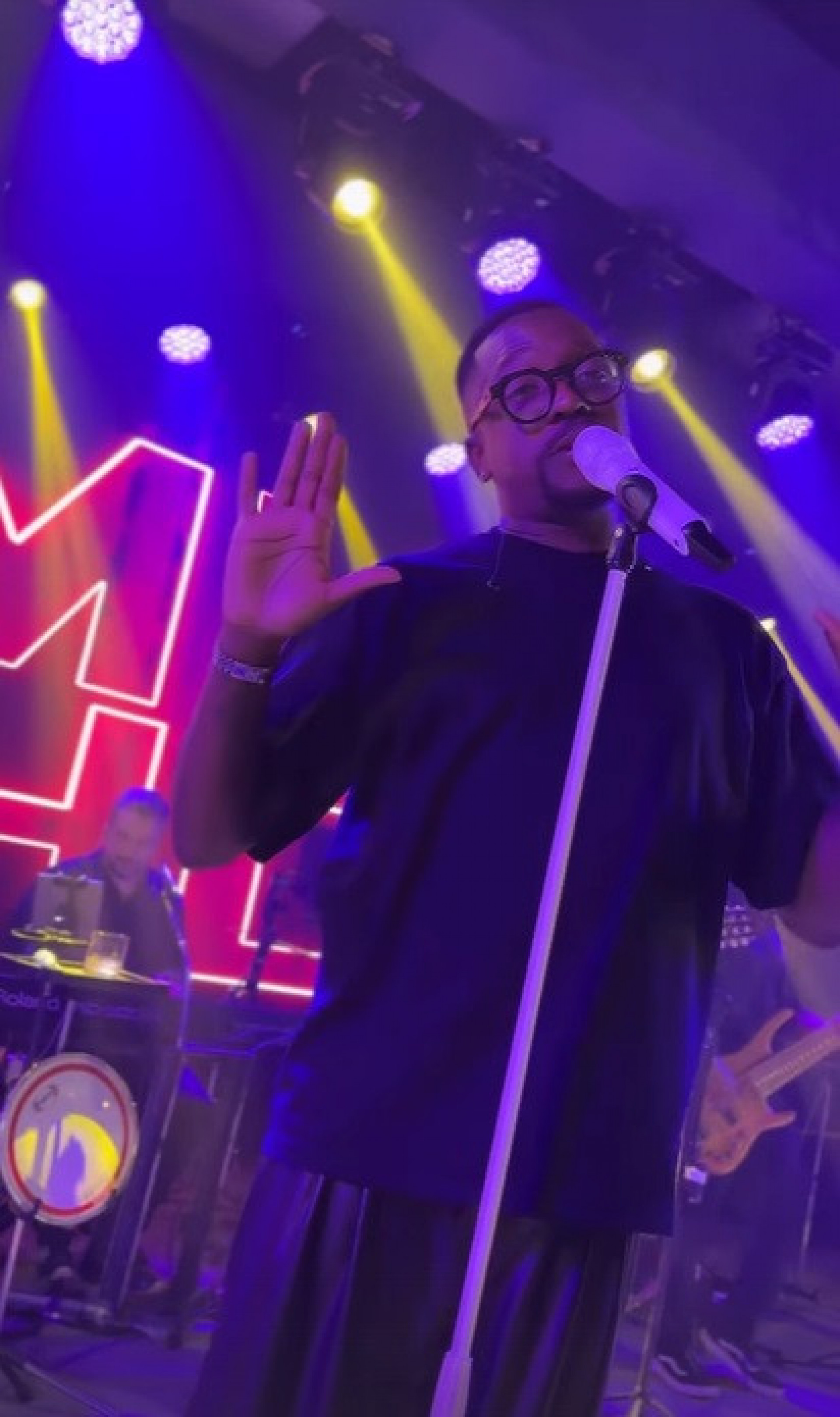 Mumuzinho se apresenta na festa de Philippe Coutinho e Ainê   - Reprodução do Instagram