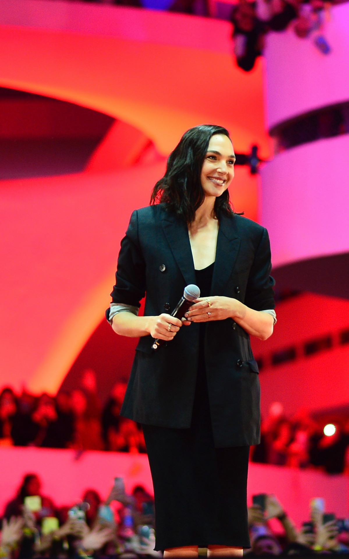 Gal Gadot esteve no \'Tudum\' para divulgar o filme \'Agente Stone\', que estreia em agosto deste ano na Netflix